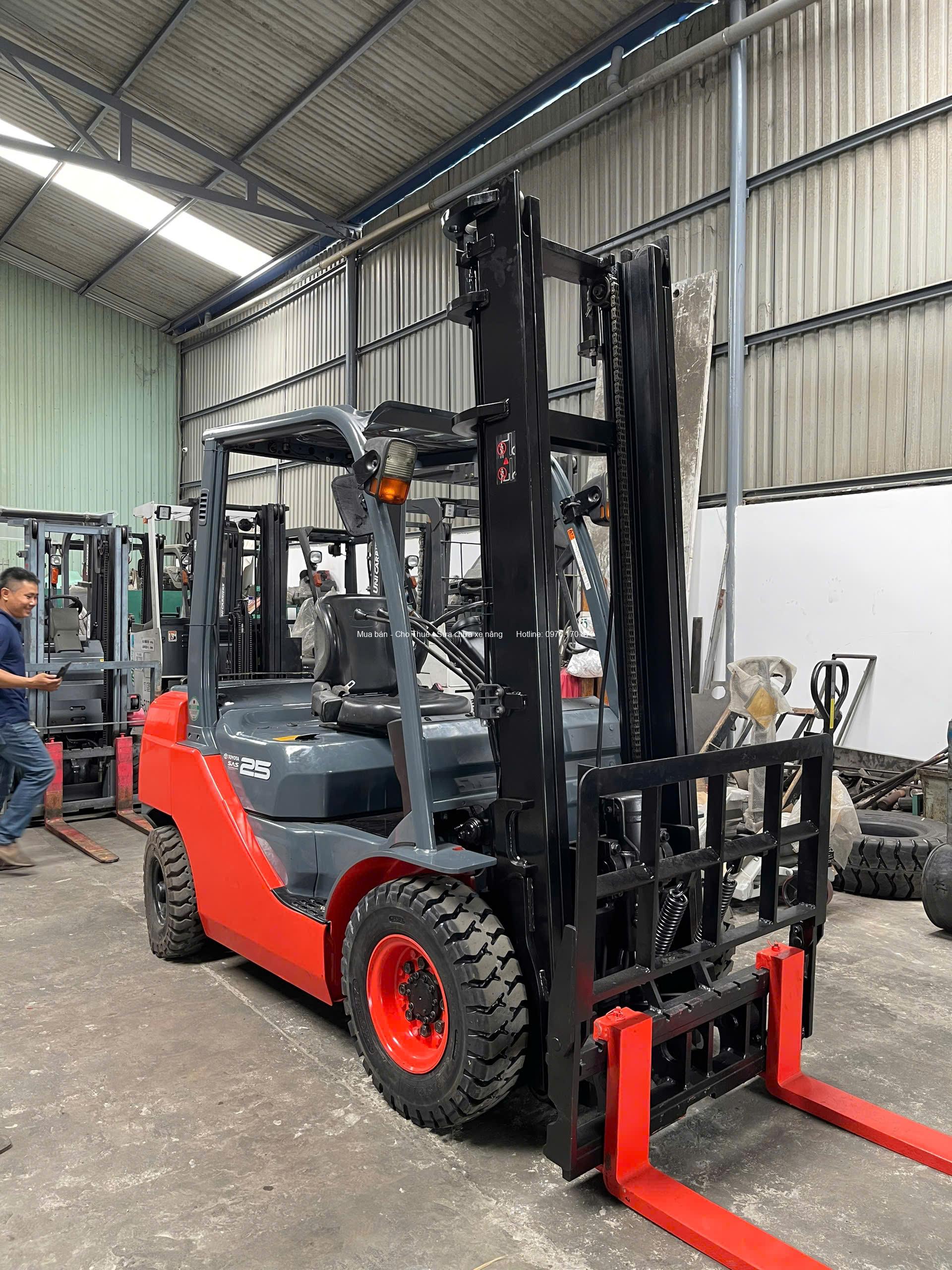 XE NÂNG DẦU TOYOTA 8FD25 1 z5829840739346 c3f134fa8e3d916cc83f808e3d445ef2