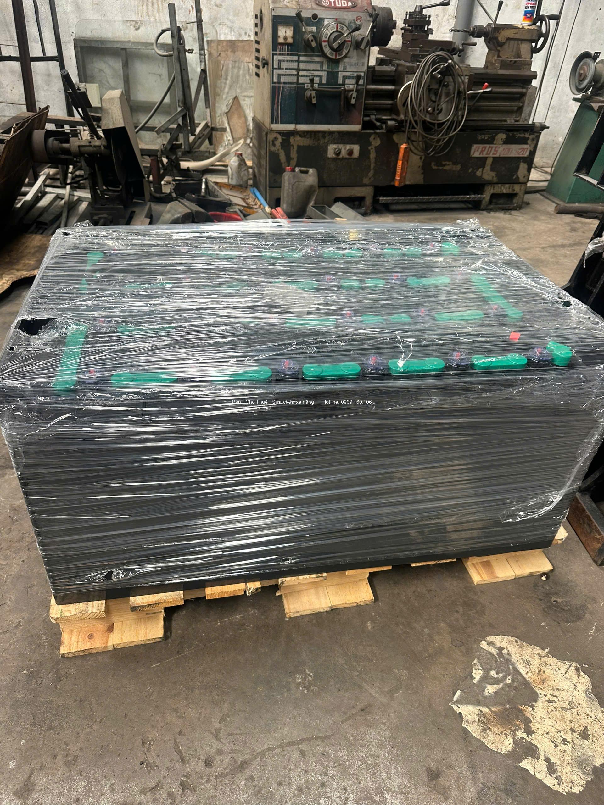 Bình ắc quy xe nâng LIFTTOP 1 1790560428075 7789044981609654040 7789044981609654040 3b0b086a0b062eb74957b7d828beae24